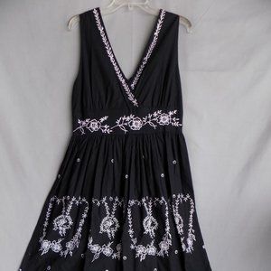 embroidered dress v- neck front